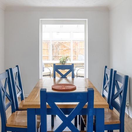 The Conifers Large Detached Home With Off Street Parking 위트니 외부 사진