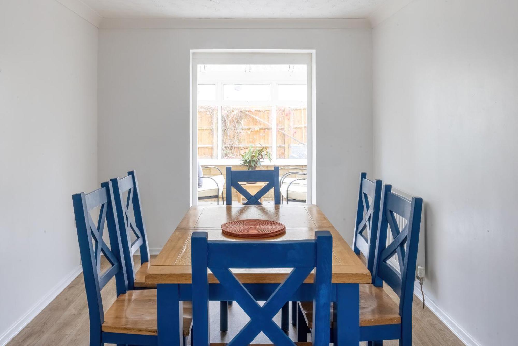 The Conifers Large Detached Home With Off Street Parking 위트니 외부 사진